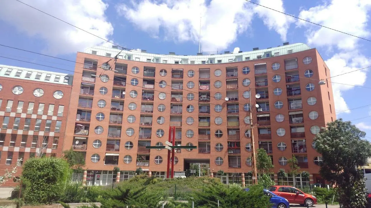 Contacts de Budapest Baross Apartment